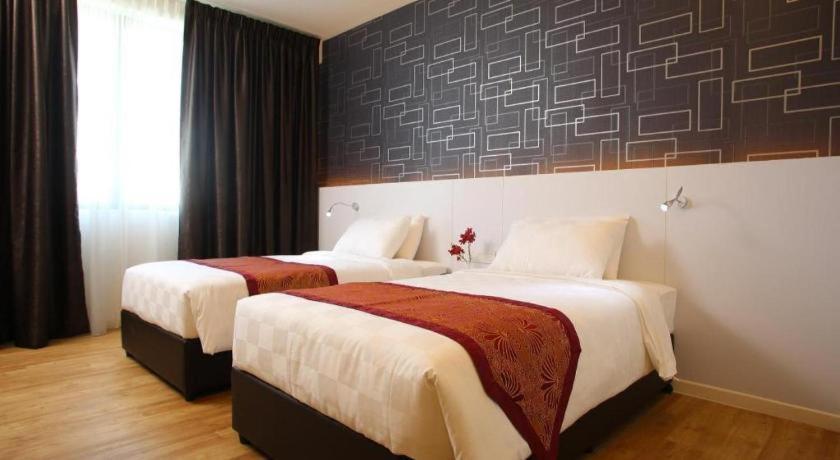 Cairnhill Hotel 3*